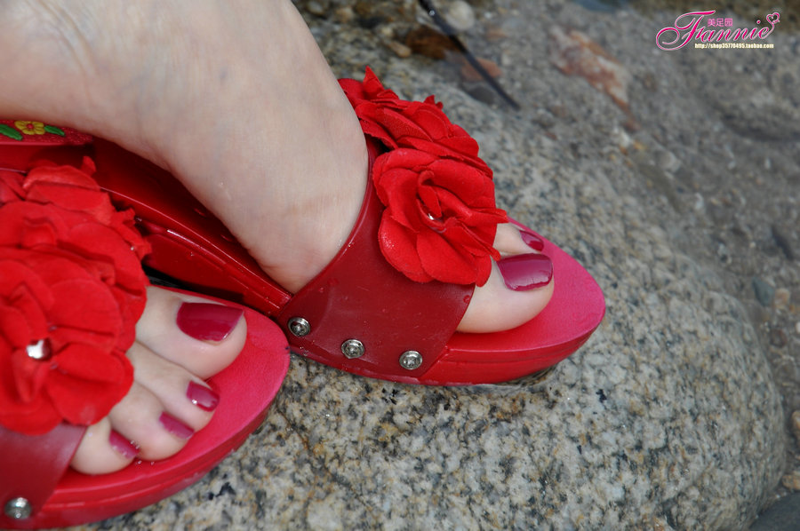 Fannie芬妮美足园高清原图之阳光下的水舞(4) [39P/124MB]