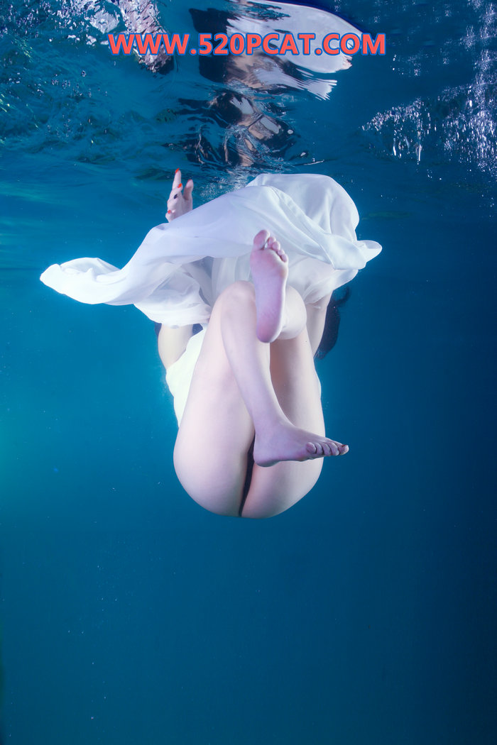 [PartyCat]轰趴猫 2018.05.27 第一百三十二刊 [40P656MB]