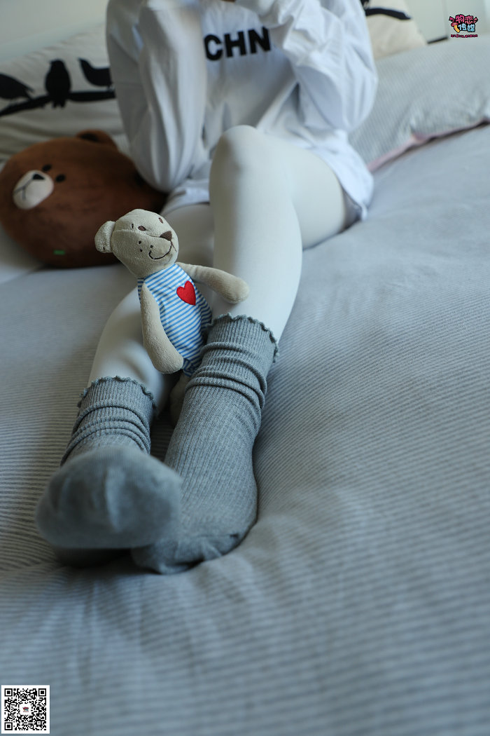 物恋传媒 No.006 可爱的大二小姐姐来啦，黑白棉袜加丝袜哦 [99P-1.07GB]