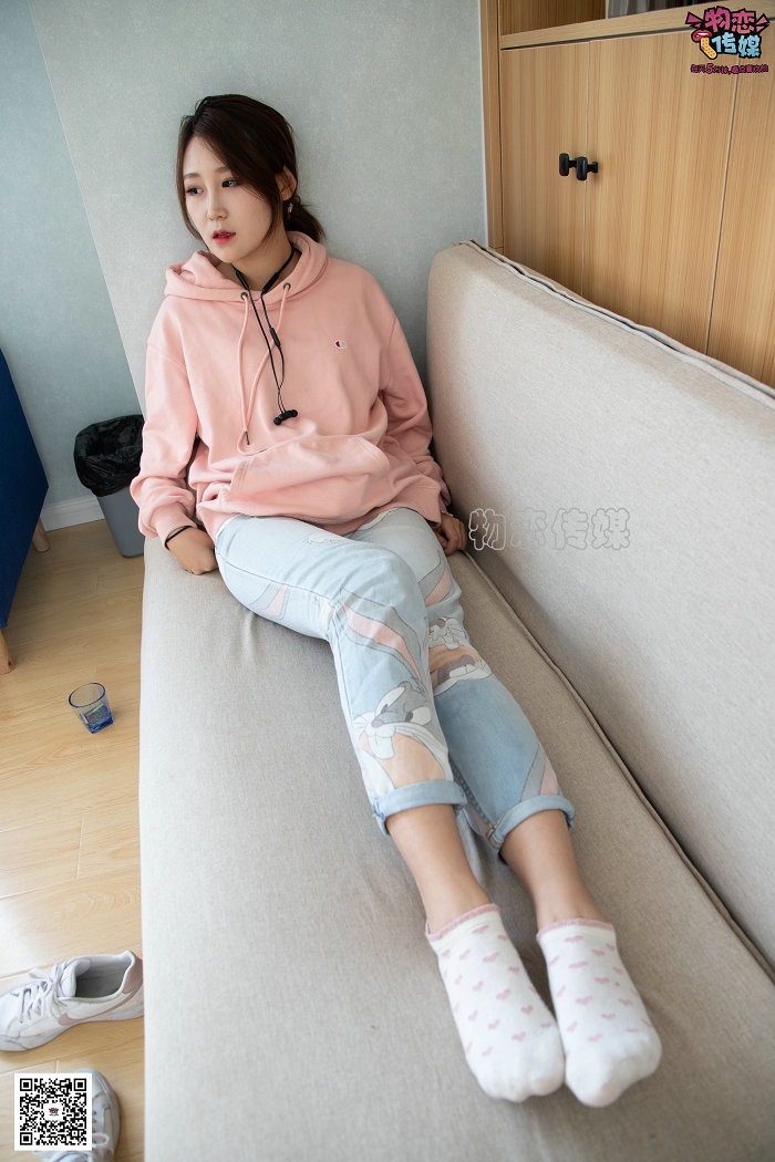 物恋传媒 No.071 可爱小姐姐搭配白色nike板鞋 [171P1V-1.40GB]