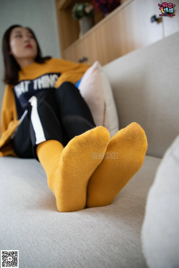 物恋传媒 No.083 思薇-暖黄色棉袜与马丁靴 [142P1V-910MB]