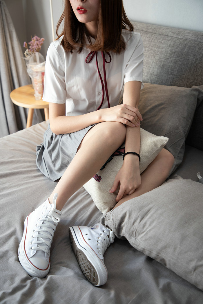 物恋传媒 No.088 猫耳-jk制服与船袜帆布鞋 [212P1V-2.40GB]