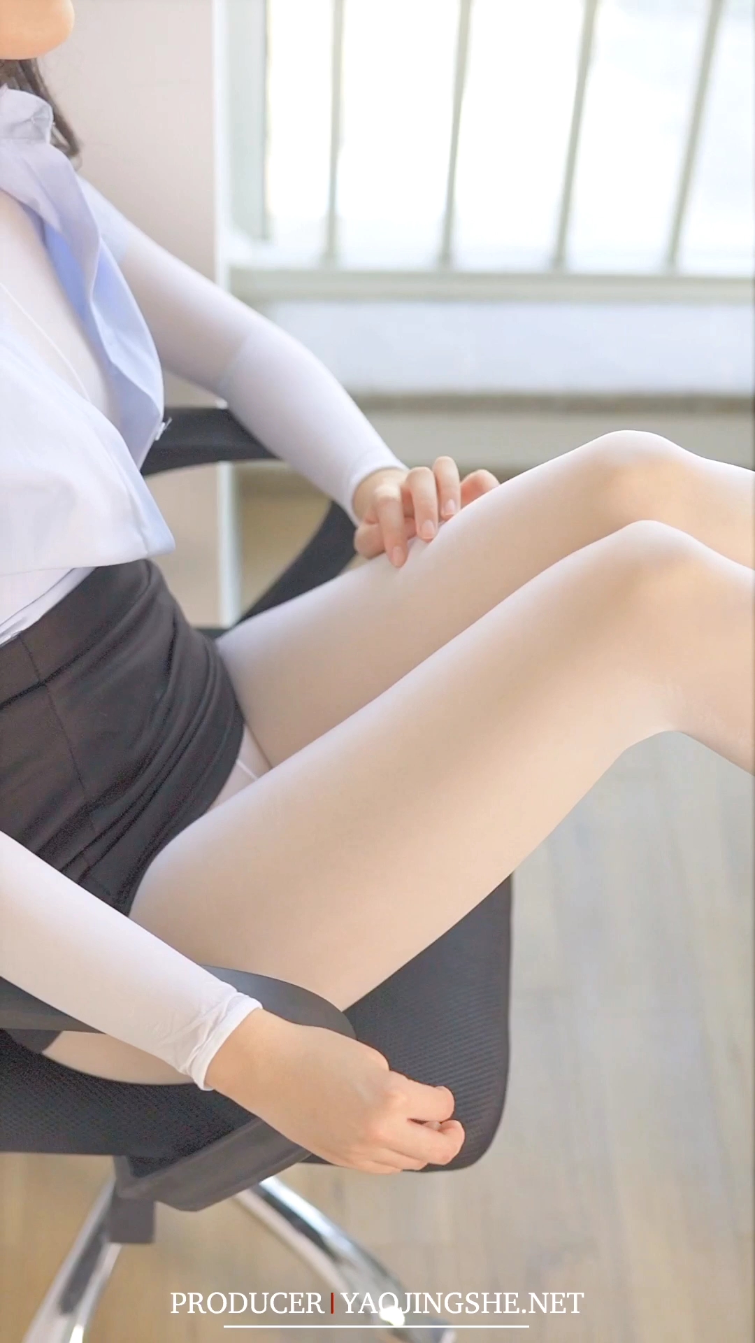 [YAOJINGSHE]妖精社视频 H2017《苏伟-办公桌前》[MP4-468MB]