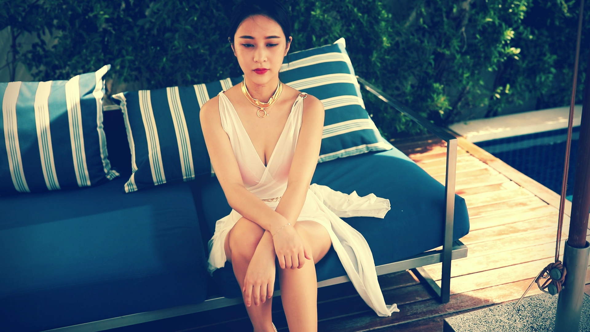 [MISSLEG]蜜丝 苏梅岛旅拍众筹系列 乔依琳视频花絮3 [MP4-1.97GB]