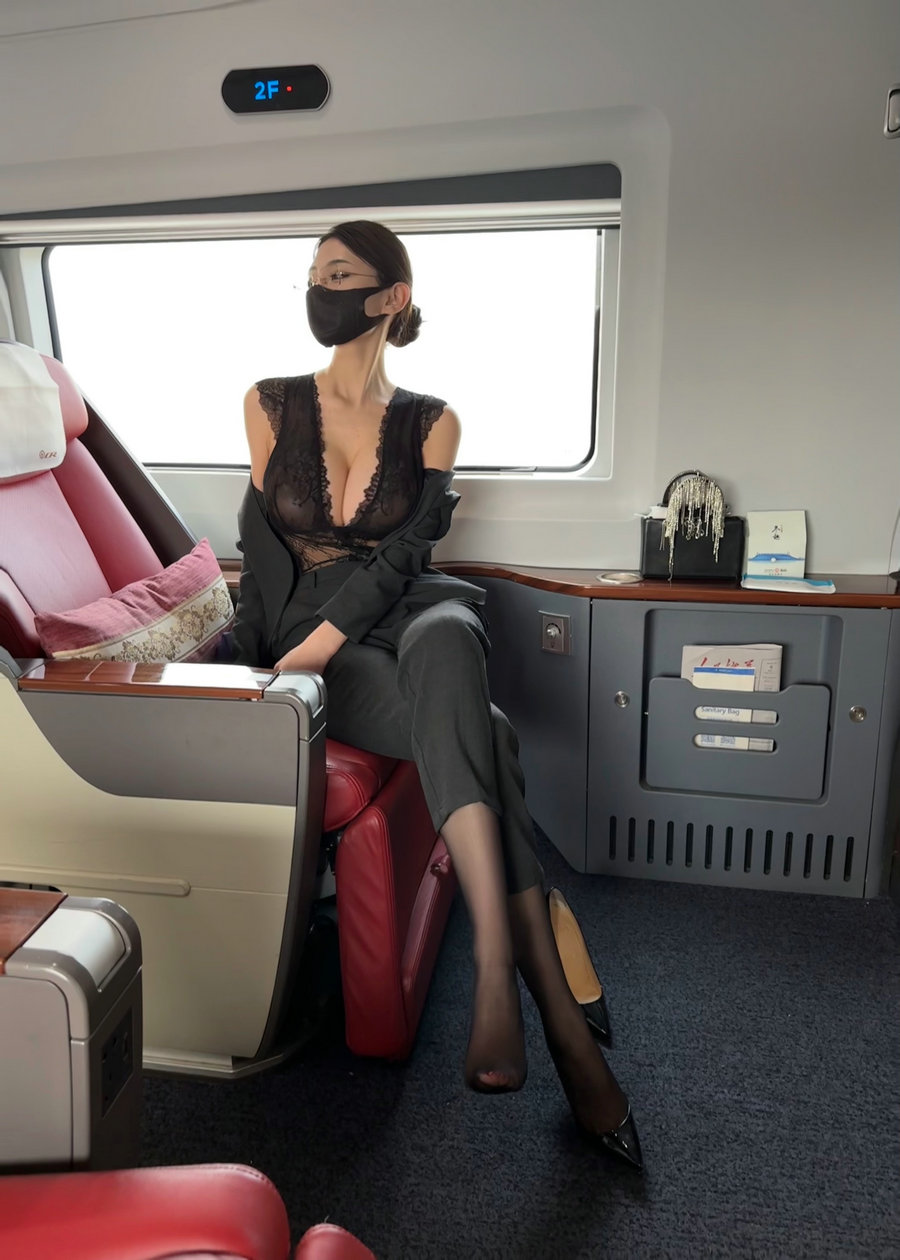 脸红Dearie - 动铁艳女 [69P-276MB]