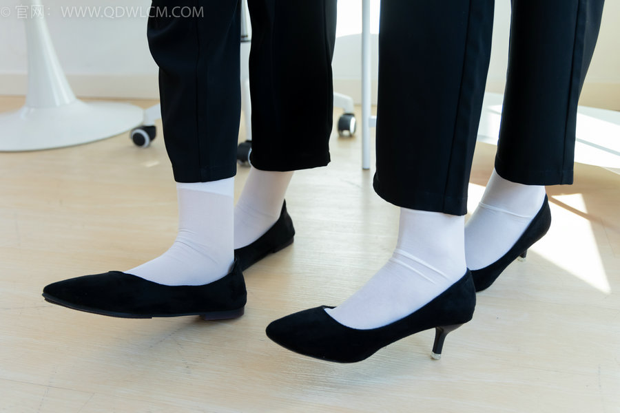 物恋传媒 No.2216 泡泡&嘉木-手心的蔷薇 [225P1V-6.36GB]