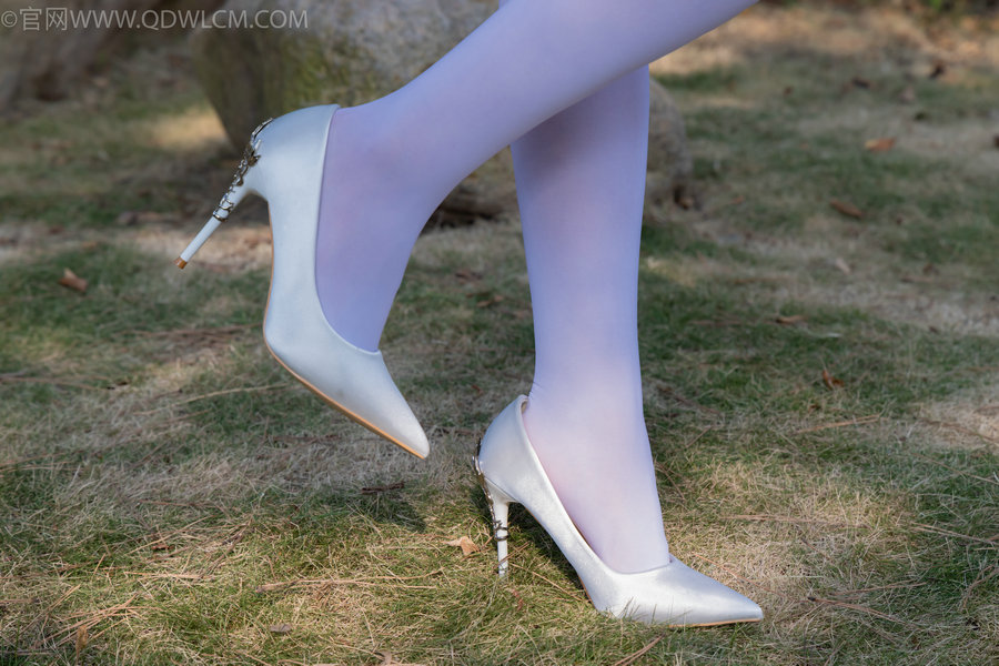 物恋传媒 No.2271 泡泡-高跟鞋、厚白丝、户外 [261P1V-9.30GB]