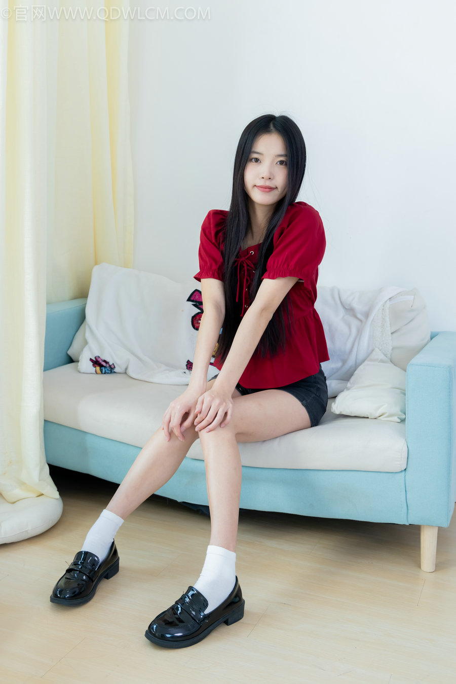 物恋传媒 No.2274 茯苓-皮鞋、白棉袜、裸足 [194P1V-4.96GB]