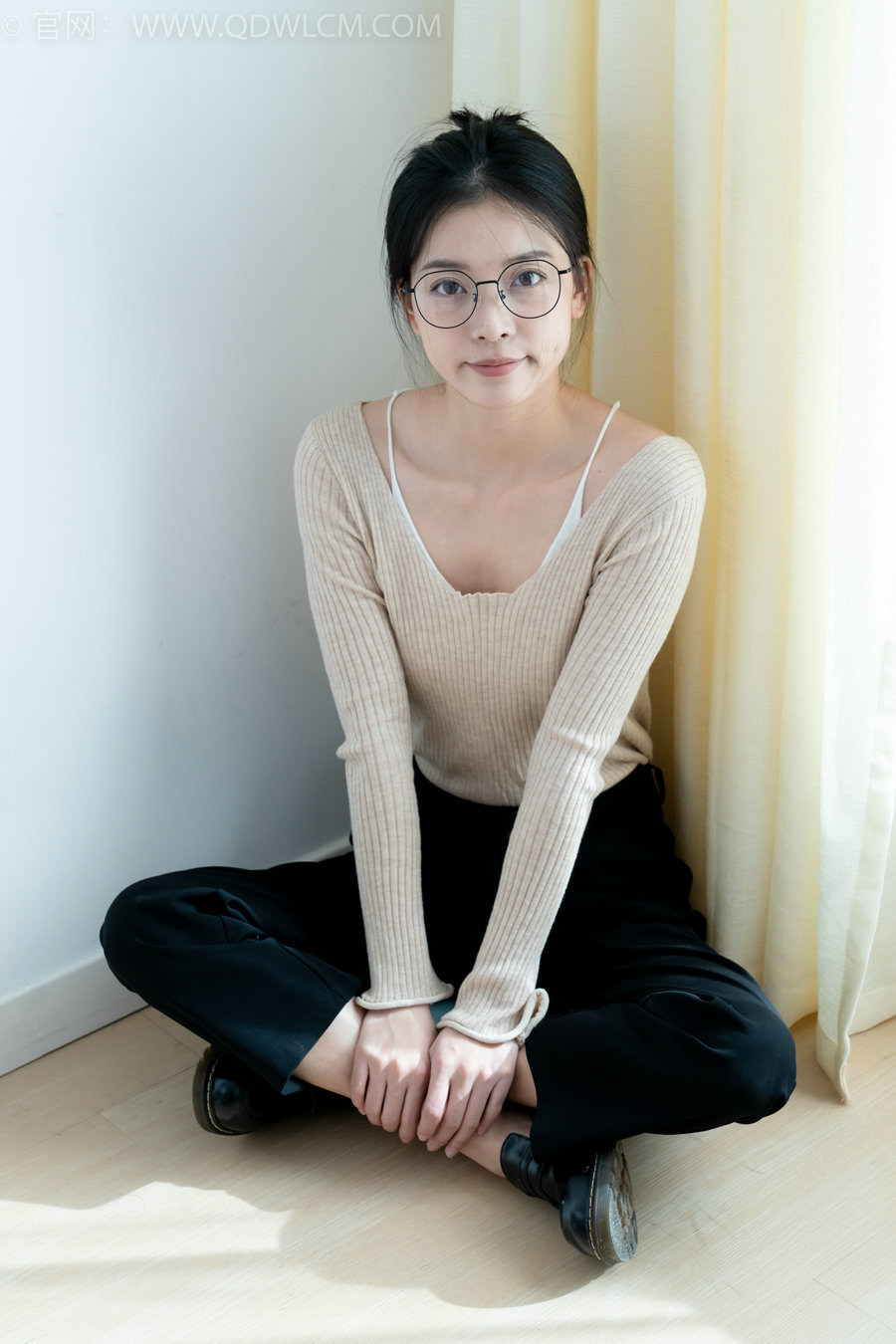 物恋传媒 No.2290 茯苓-板鞋、皮鞋、白船袜、黑棉袜、皮筋绑脚老头乐挠脚剧情 [230P1V-6.18GB] ...