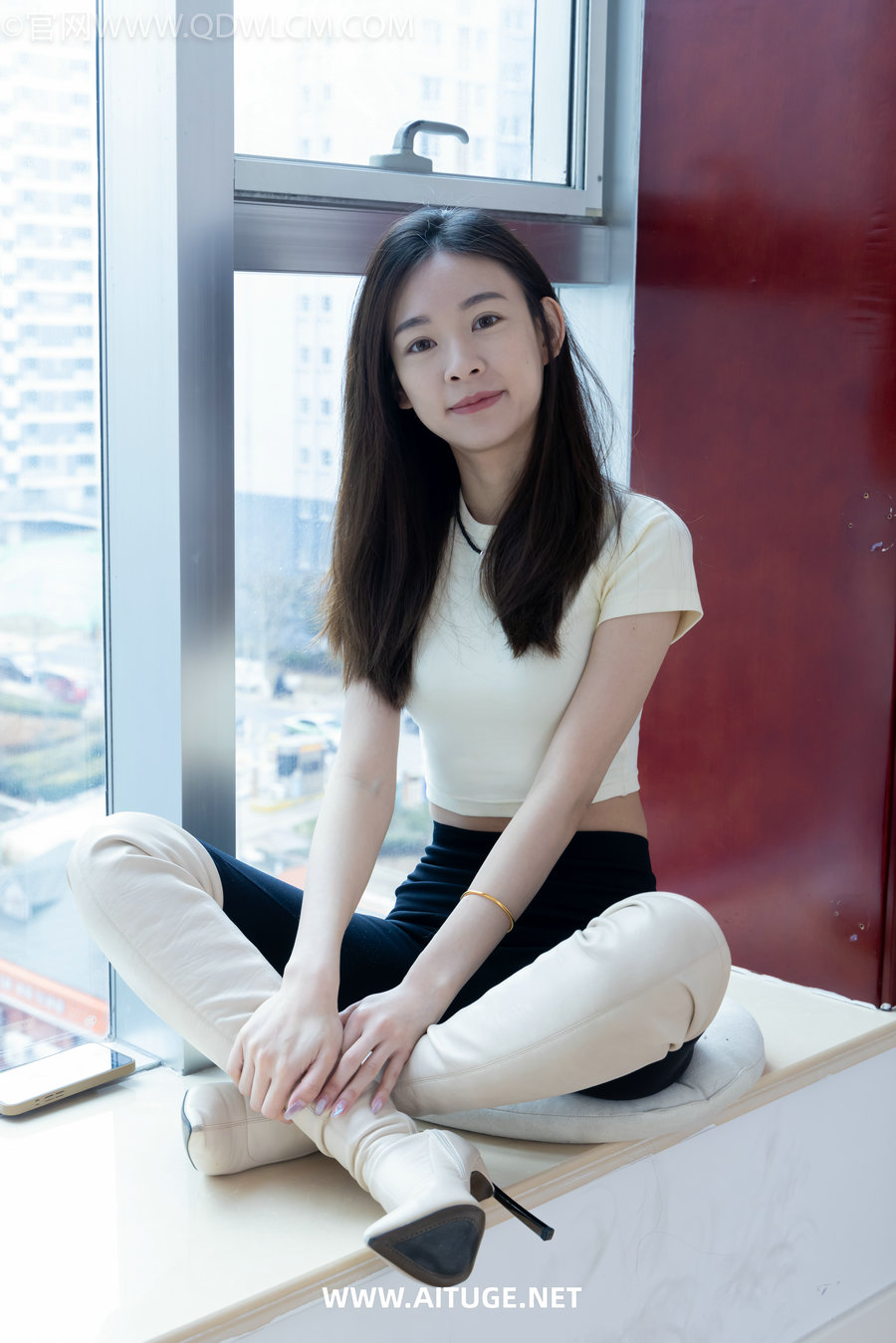 物恋传媒 No.2339 婷婷-长靴、白棉袜、裸足 [175P1V-4.28GB]