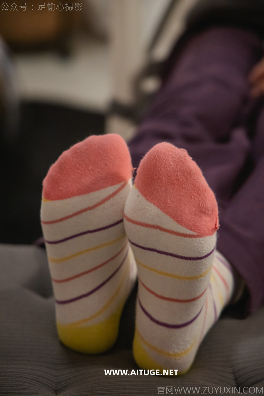 足愉心 No.016 软软（搭配：灰色线套、紫色长裤、帆布鞋、卡通棉袜、裸足）[110P2V-10.0GB] ...