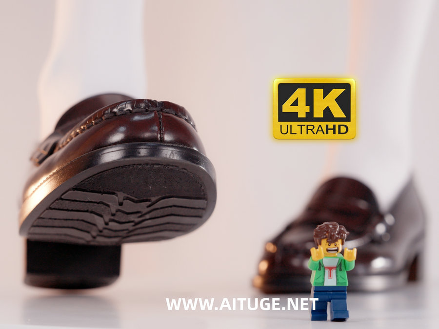 芝士好椰  - 一次看够五双巨大鞋底材质 [MP4-822MB]