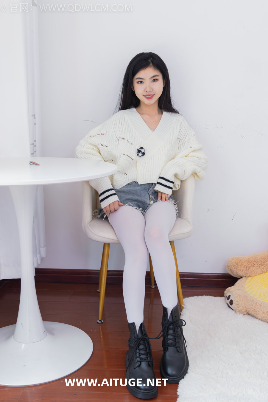 物恋传媒 No.2396 米米-马丁靴、厚白丝 [150P1V-2.74GB]