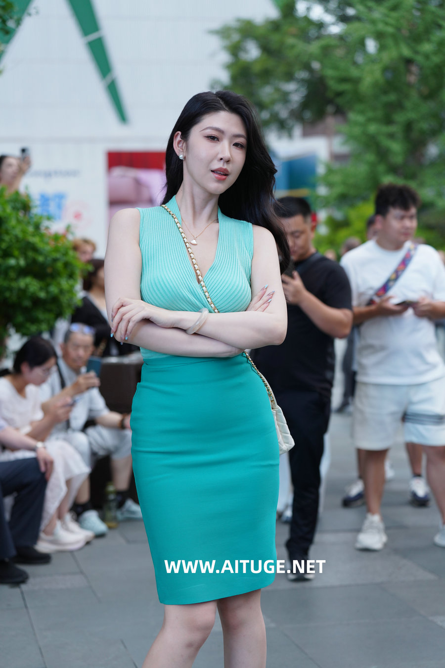 精选街拍视频 No.9341 绿色针织裙 [145P-2.57GB]