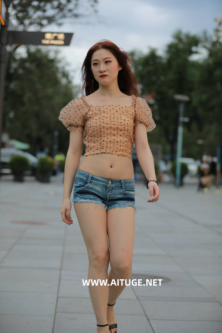 精选街拍视频 No.9343 牛仔热裤美女 [132P-1.32GB]