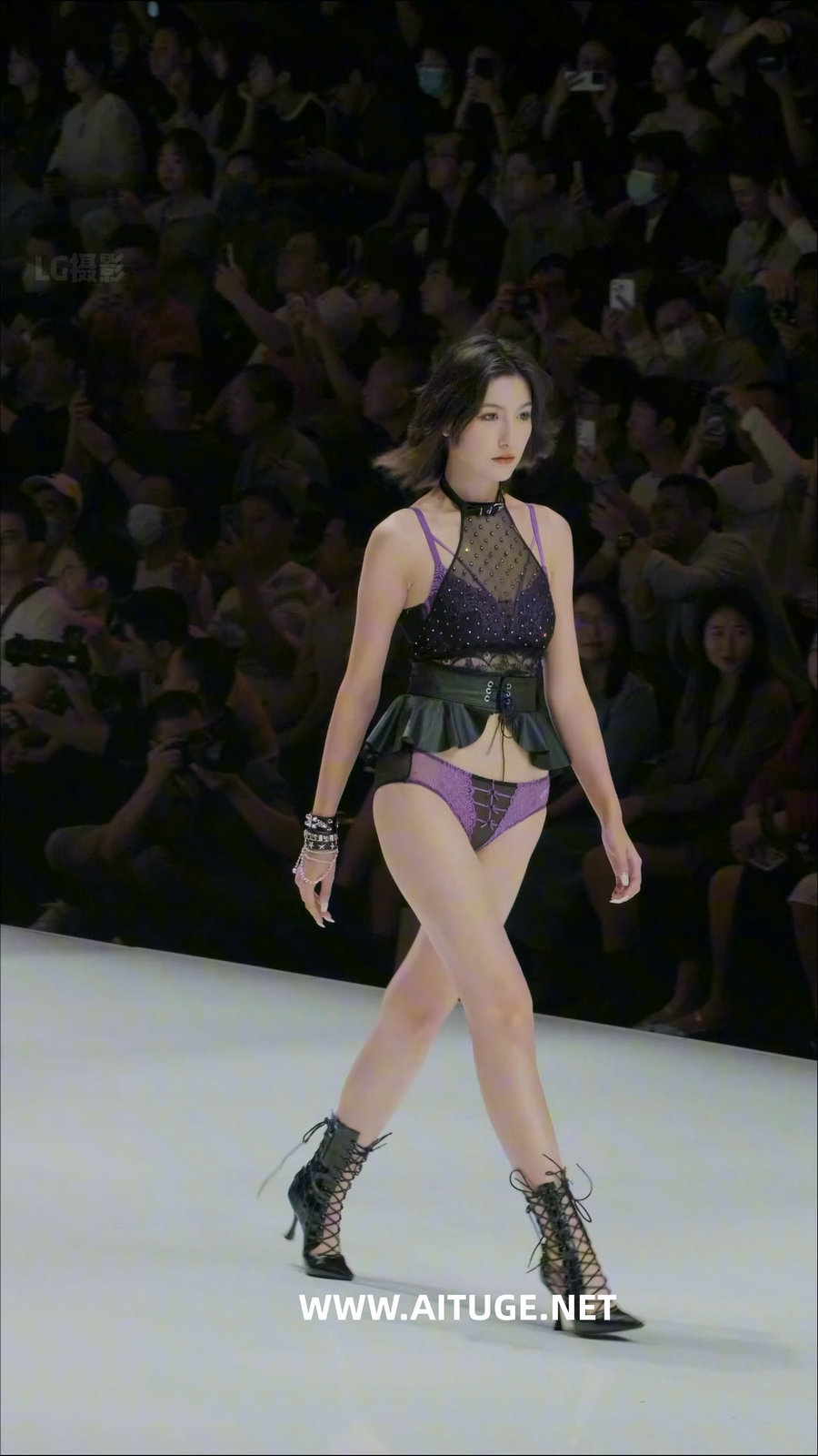 精选街拍视频 No.9357 2025年SIUF深圳內衣展秀场视频合集 [35V-14.8GB]