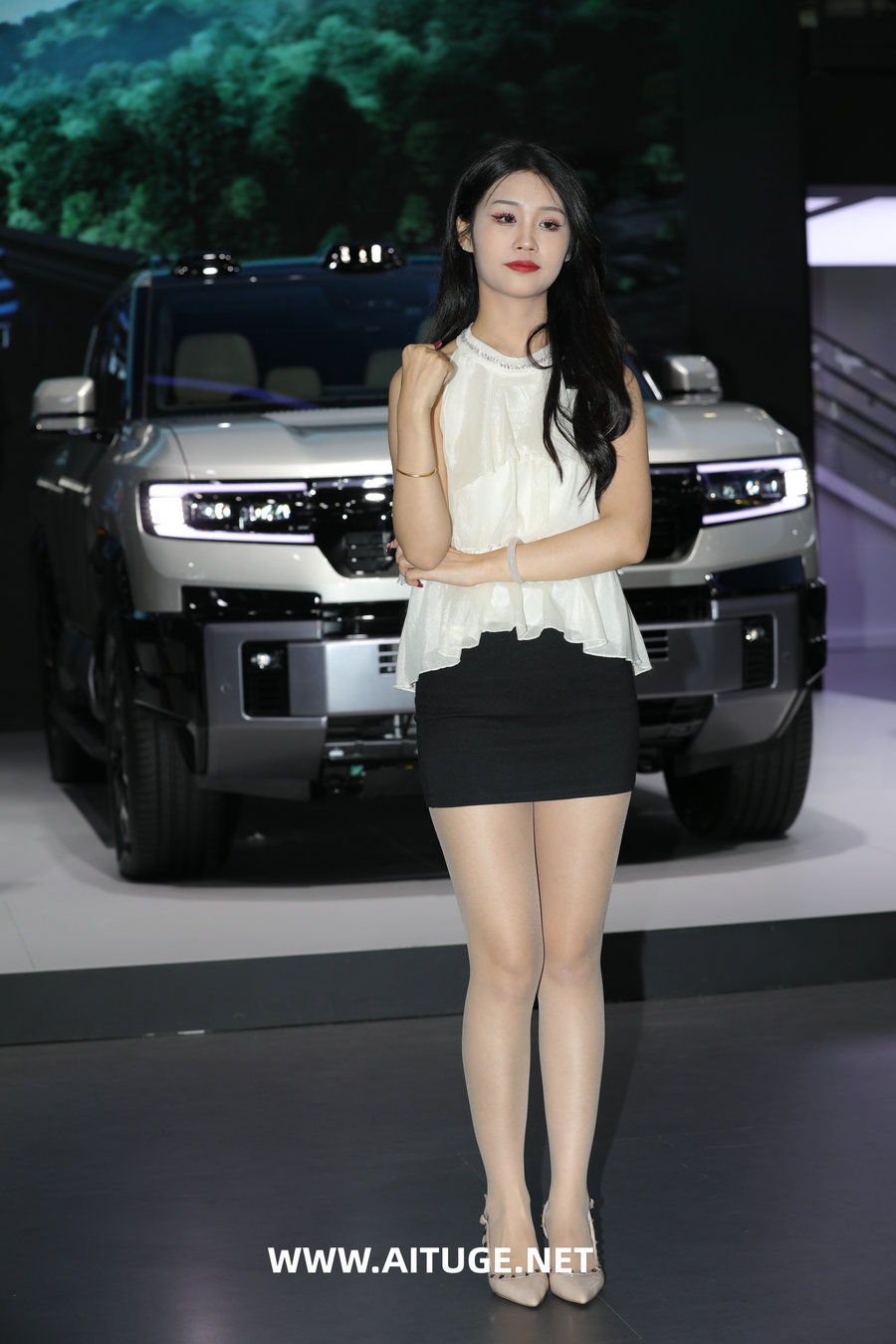 精选街拍视频 No.9614 黑白搭配温婉美女 [118P-921MB]