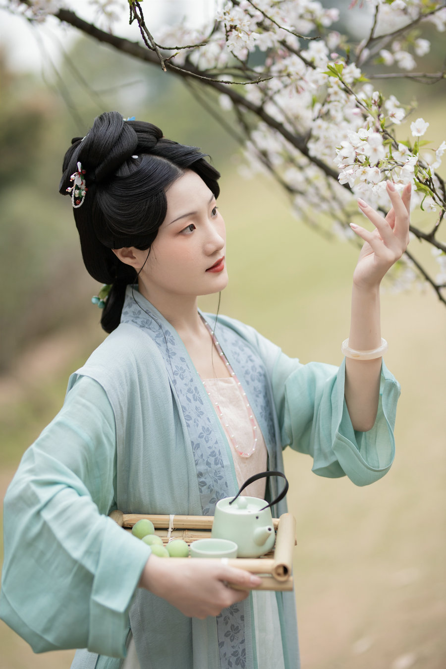 [YITUYU]艺图语 2025.06.16 落樱拂素衣 川川 [13P-124MB]