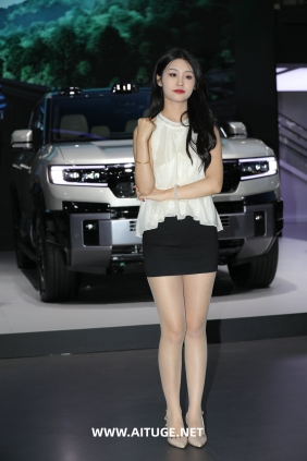 精选街拍视频 No.9614 黑白搭配温婉美女 [118P-921MB]