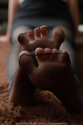 IESS异思趣向 - 模特：团团《细腿黑丝》[100P-113MB]