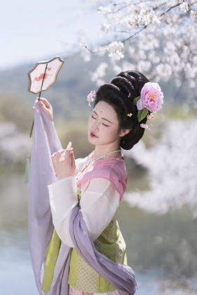 [YITUYU]艺图语 2025.06.12 踏春赏樱 是霜泠吖 [66P-600MB]