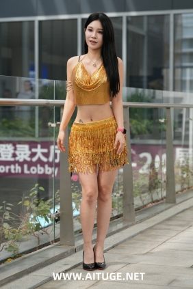 精选街拍视频 No.9276 金色套装裙 [76P-2.67GB]