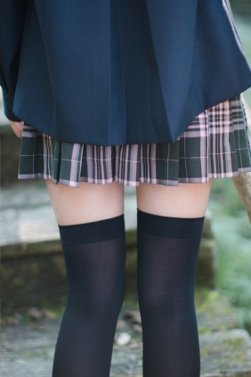 [轻兰映画]写真 VOL.002 户外黑丝&白丝 [44P-365MB]