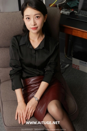 IESS异思趣向 - 模特：小婕《酒红穿搭》[89P-95MB]