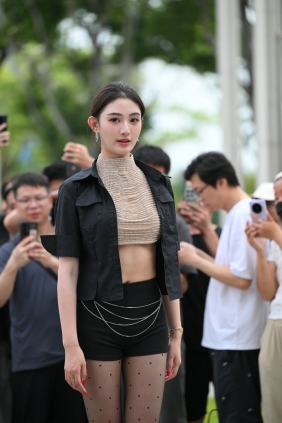 精选街拍视频 No.9668 黑色短裤丝袜搭配 [128P-2.22GB]