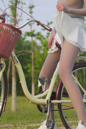 [YAOJINGSHE]妖精社视频 H2024《苏伟-自行车月光灰连身》[MP4-432MB]