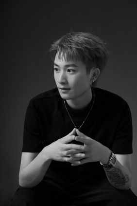 [YITUYU]艺图语 2025.06.16 光影勾勒：男士深邃神态黑白影像 无名 [13P-134MB]