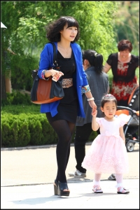 黑丝黑高蓝外套年轻妈妈真漂亮 [16P]