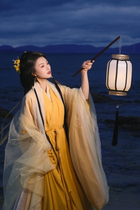 [YITUYU]艺图语 2025.06.05 月光 田田 [15P-226MB]